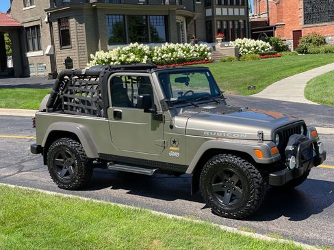 Used 2005 Jeep Wrangler Unlimited Rubicon w/ Sahara Edition Group image 2