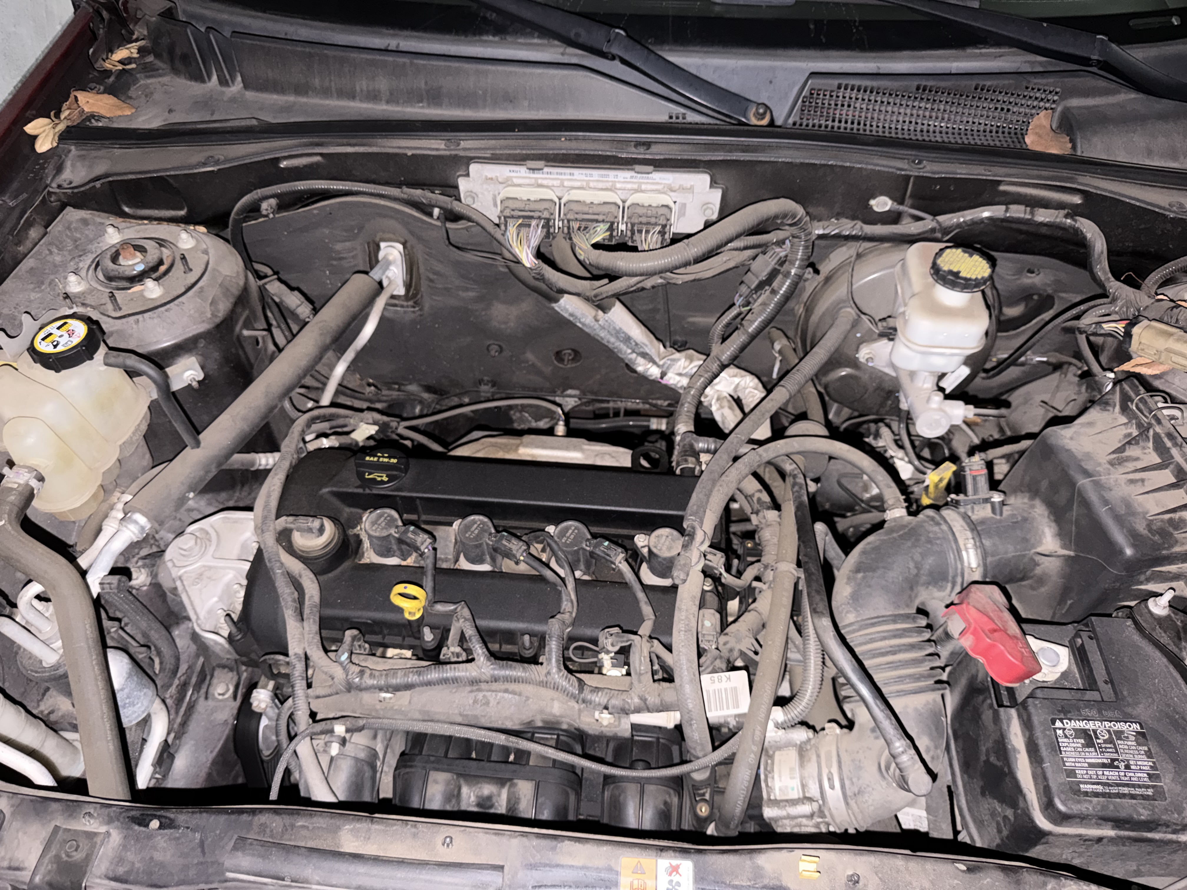 Used 2010 Ford Escape XLS AWD/4WD image 4