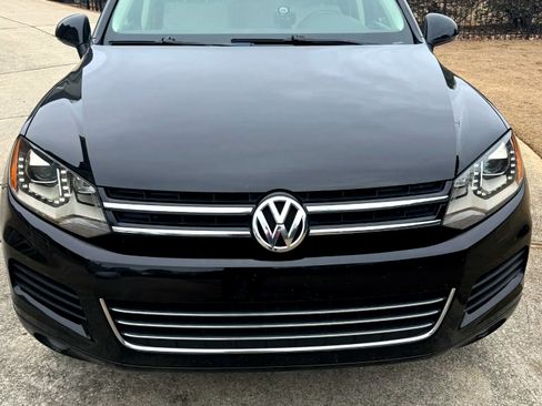Used 2012 Volkswagen Touareg VR6 image 2