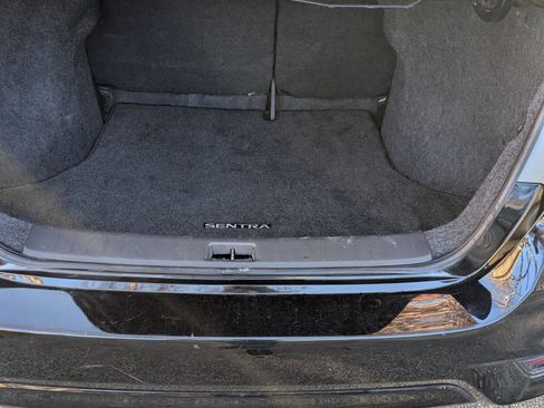 Used 2017 Nissan Sentra SV image 9