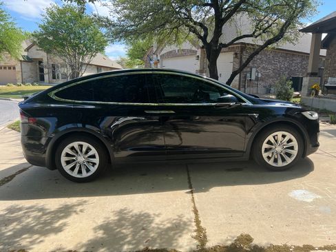 Used 2017 Tesla Model X 90D image 6