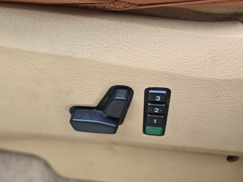 Used 2001 Mercedes-Benz ML 320 4MATIC image 10