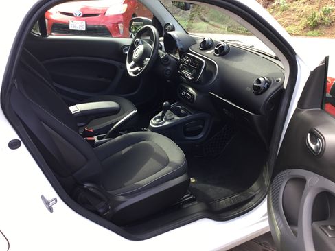 Used 2018 smart fortwo electric drive image 8