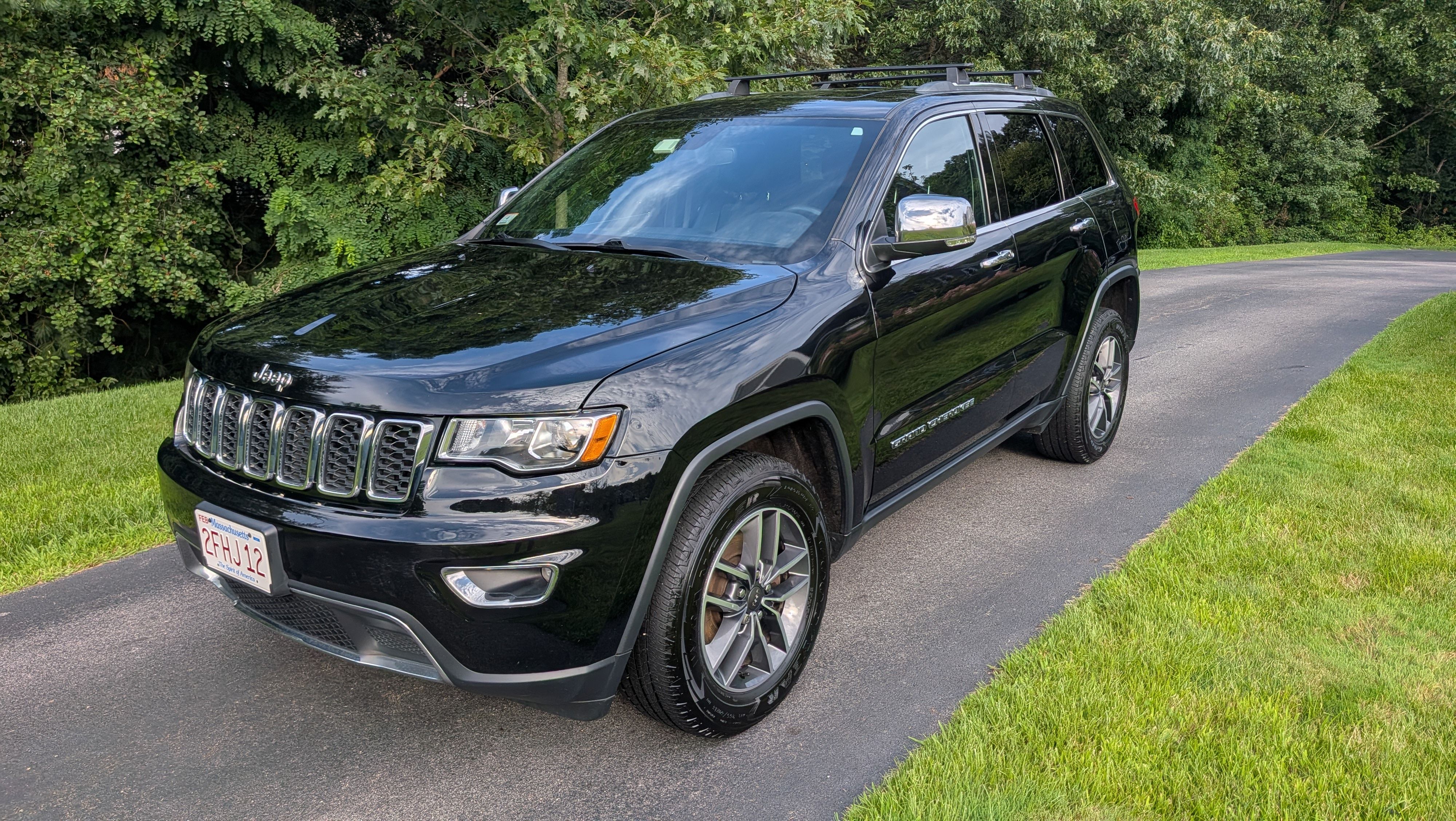 Used 2019 Jeep Grand Cherokee Limited AWD/4WD image 1