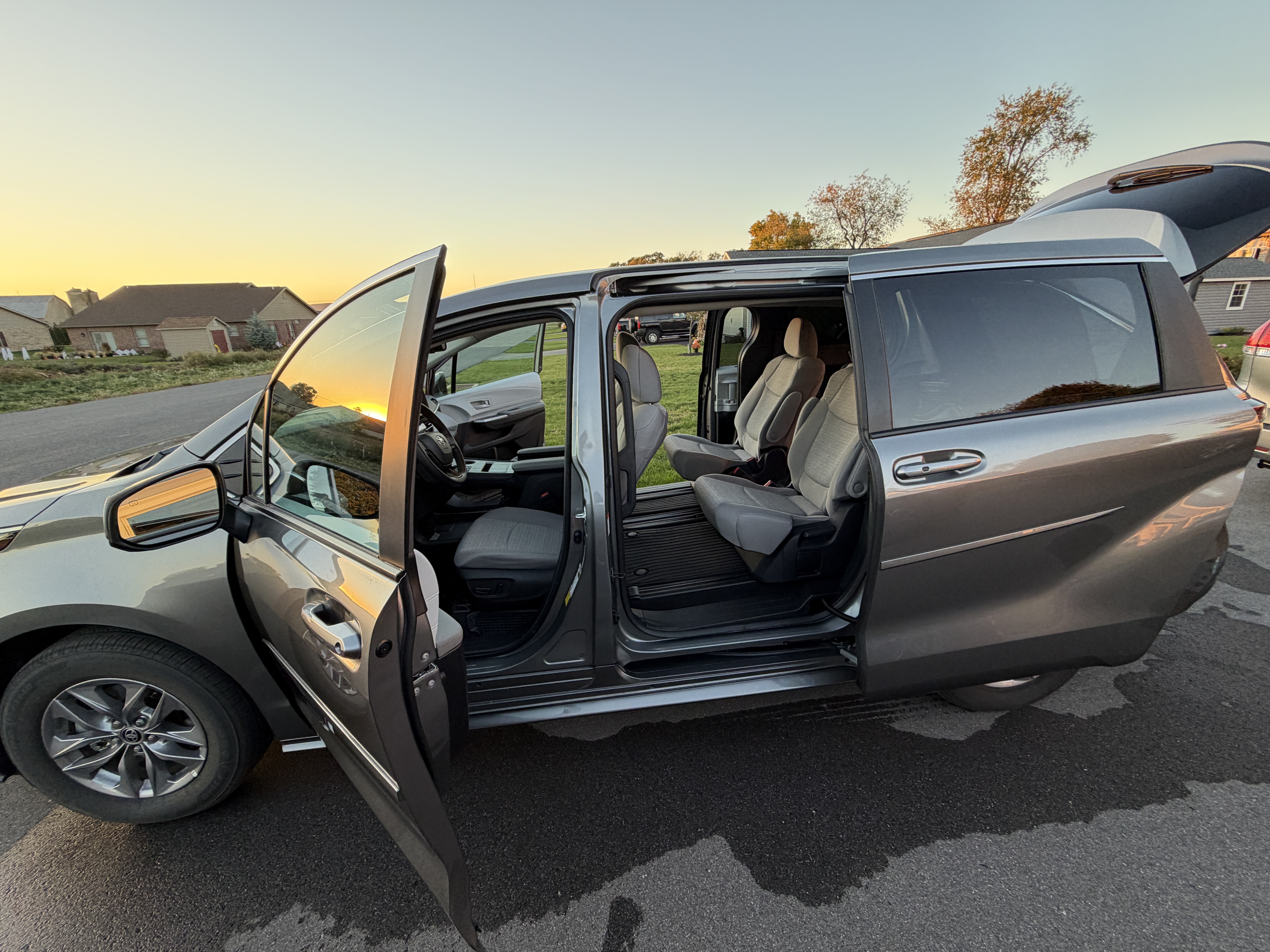 Used 2026 Toyota Sienna LE FWD image 10