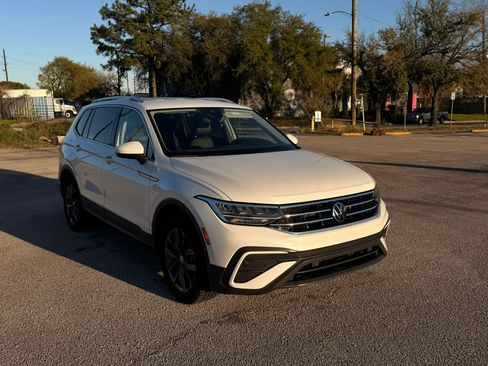 Used 2023 Volkswagen Tiguan SE image 6