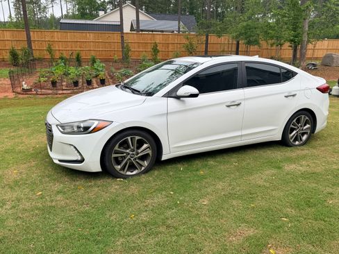 Used 2017 Hyundai Elantra Limited w/ Limited Ultimate Package 05 FWD image 6