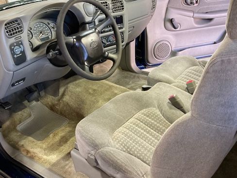 Used 2001 Chevrolet S10 Pickup LS w/ Preferred Equipment Group image 9