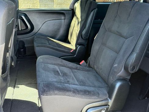 Used 2018 Dodge Grand Caravan SE image 16