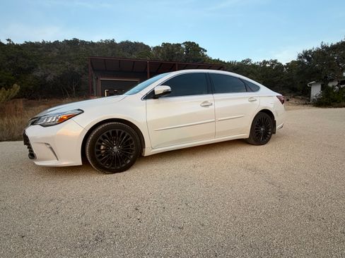 Used 2016 Toyota Avalon Touring image 2