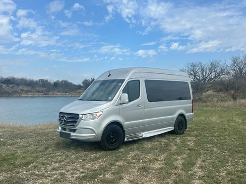 Used 2021 Mercedes-Benz Sprinter 2500 image 4