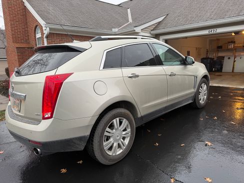 Used 2013 Cadillac SRX Luxury image 4