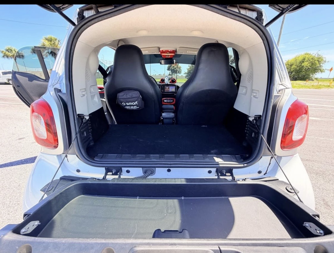Used 2016 smart fortwo pure RWD image 11