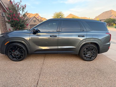 Used 2022 Hyundai Palisade Calligraphy FWD image 2