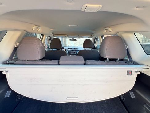 Used 2016 Nissan Rogue SV image 10