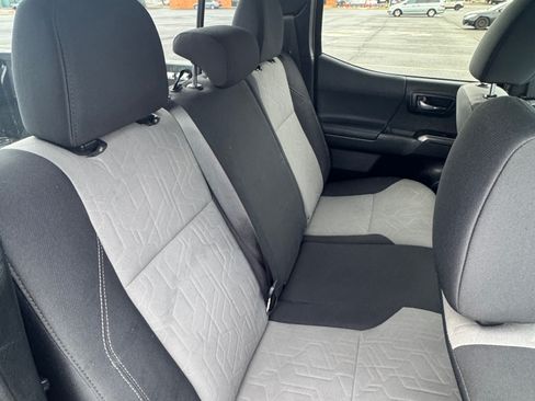 Used 2021 Toyota Tacoma TRD Off-Road image 32