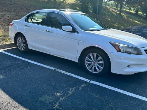 Used 2011 Honda Accord EX-L image 2
