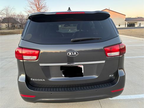 Used 2016 Kia Sedona EX image 10