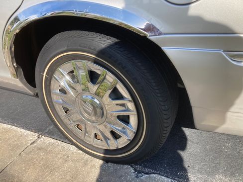 Used 2006 Mercury Grand Marquis GS RWD image 10