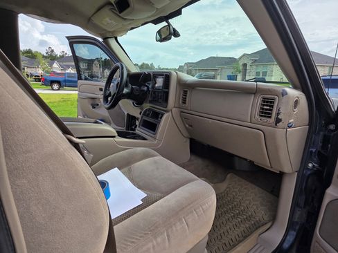 Used 2005 Chevrolet Silverado 2500 LS w/ Heavy-Duty Power Package AWD/4WD image 1