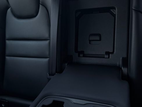 Used 2021 Volvo S60 T5 Momentum w/ Premium Package image 32