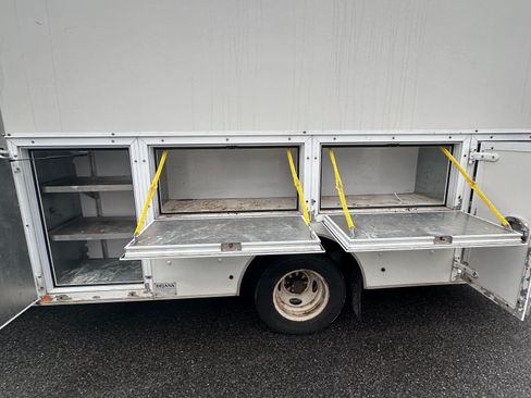 Used 2015 Ford E-350 and Econoline 350 Super Duty w/ Power Windows & Locks Group image 15