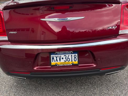 Used 2020 Chrysler 300 Limited w/ Safetytec Plus Group image 5