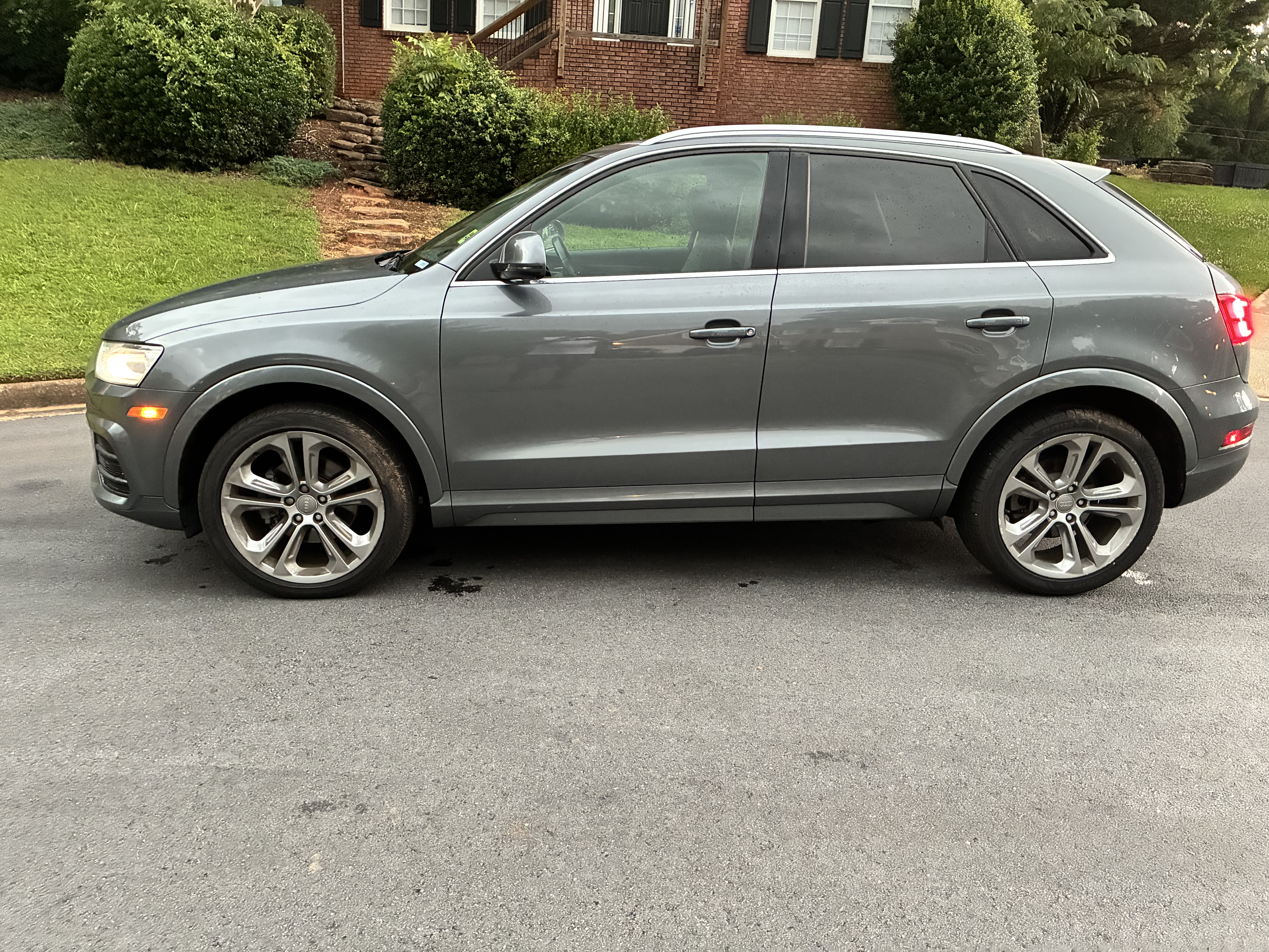Used 2016 Audi Q3 2.0T Premium Plus w/ Technology Package FWD image 4