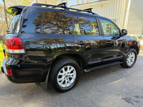 Used 2018 Toyota Land Cruiser w/ Carpet Mat Package image 4