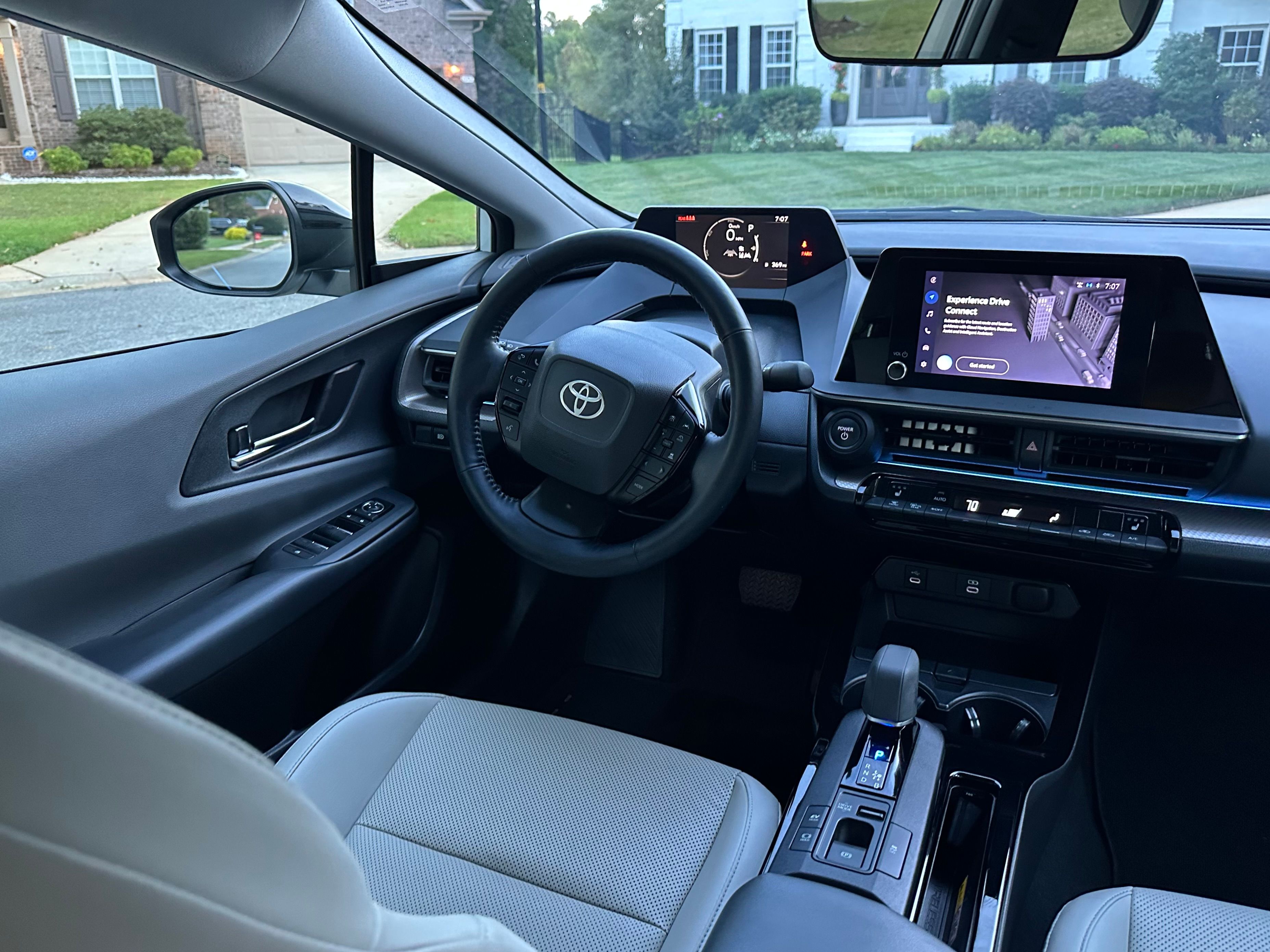 Used 2023 Toyota Prius XLE AWD/4WD image 15
