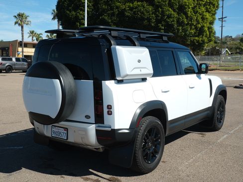 Used 2023 Land Rover Defender 110 S image 4