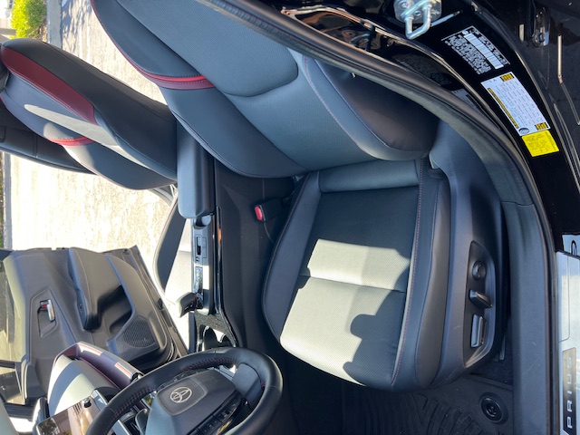 Used 2026 Toyota Prius Plug-In Hybrid FWD image 9