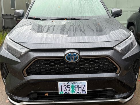 Used 2024 Toyota RAV4 SE image 10