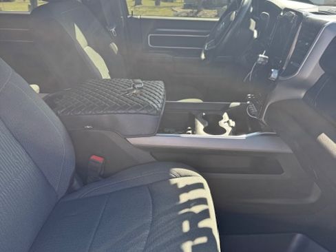 Used 2024 RAM 2500 Big Horn w/ Sport Appearance Package image 8