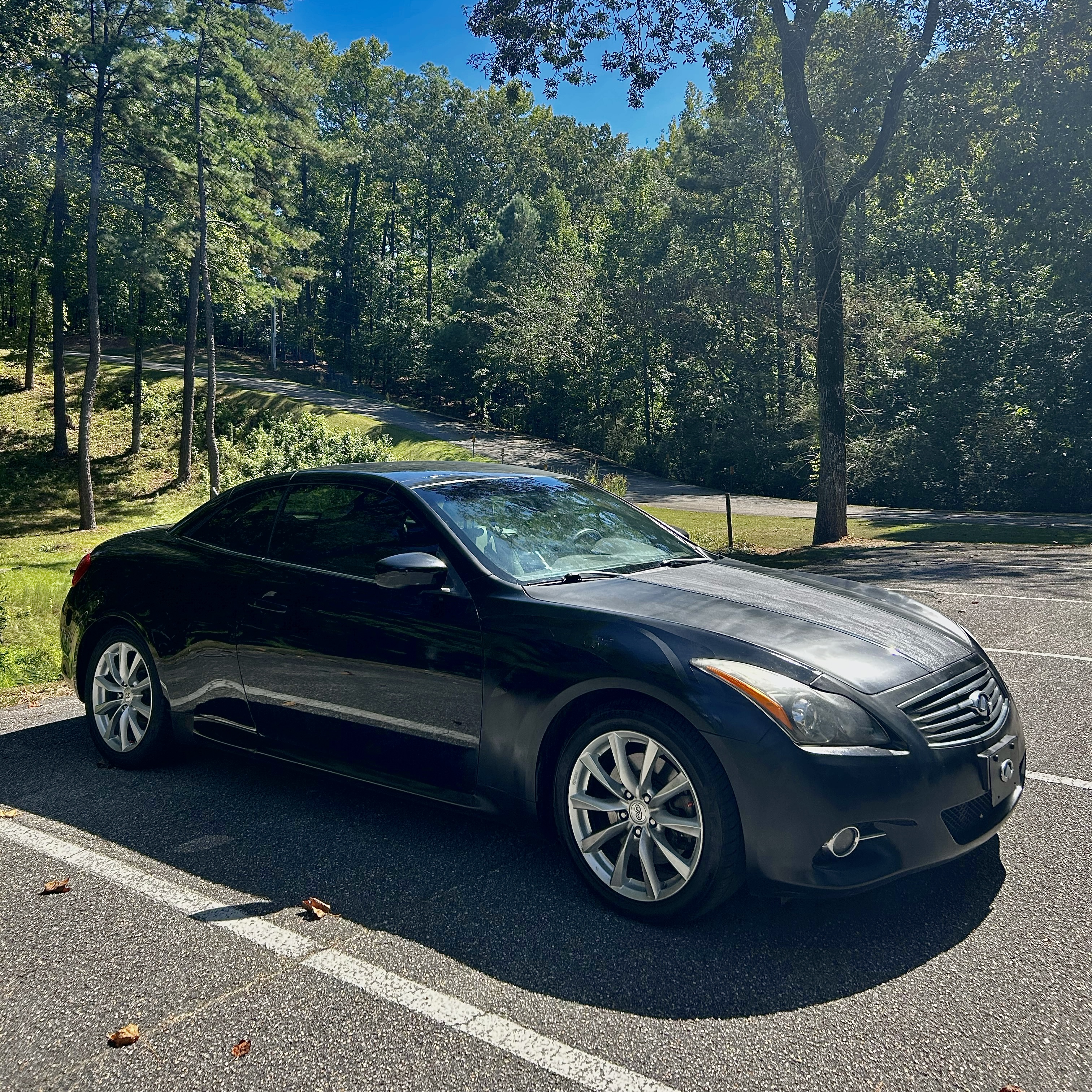 Used 2012 INFINITI G37 Convertible w/ Premium Pkg RWD image 1