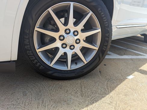 Used 2016 Buick Enclave Leather image 10