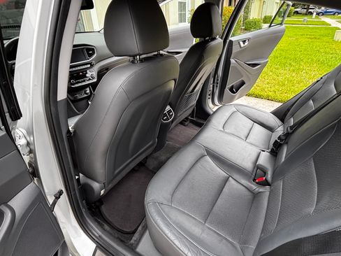 Used 2019 Hyundai Ioniq Limited FWD image 9