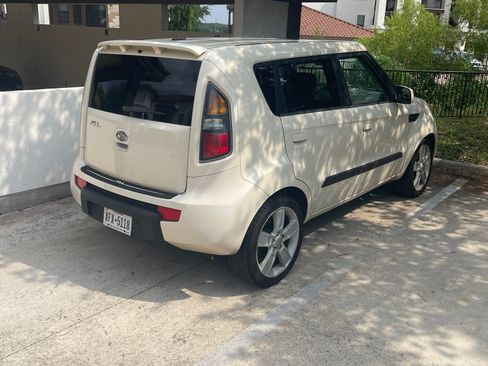 Used 2010 Kia Soul ! FWD image 14