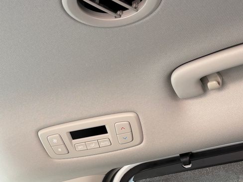 Used 2026 Kia Carnival EX image 13