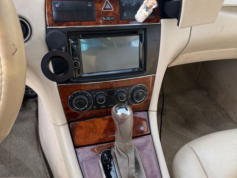 Used 2005 Mercedes-Benz CLK 320 Cabriolet image 19