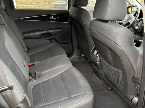 Used 2020 Kia Sorento LX w/ LX I4 Convenience Package image 26