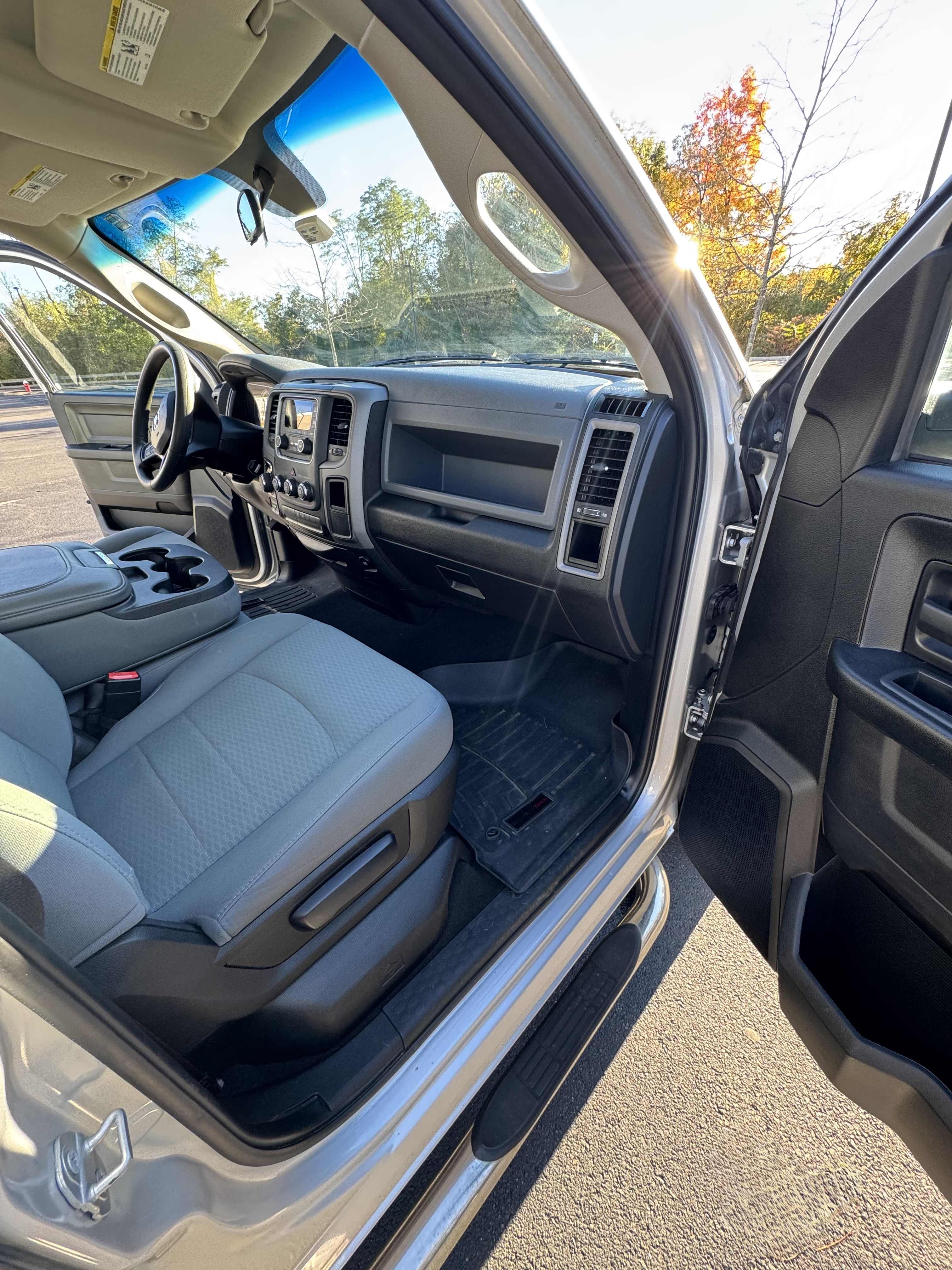 Used 2017 RAM 1500 Express AWD/4WD image 9