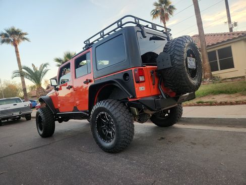 Used 2015 Jeep Wrangler Unlimited Rubicon w/ Connectivity Group image 9