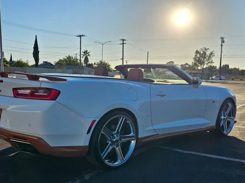 Used 2017 Chevrolet Camaro SS image 16