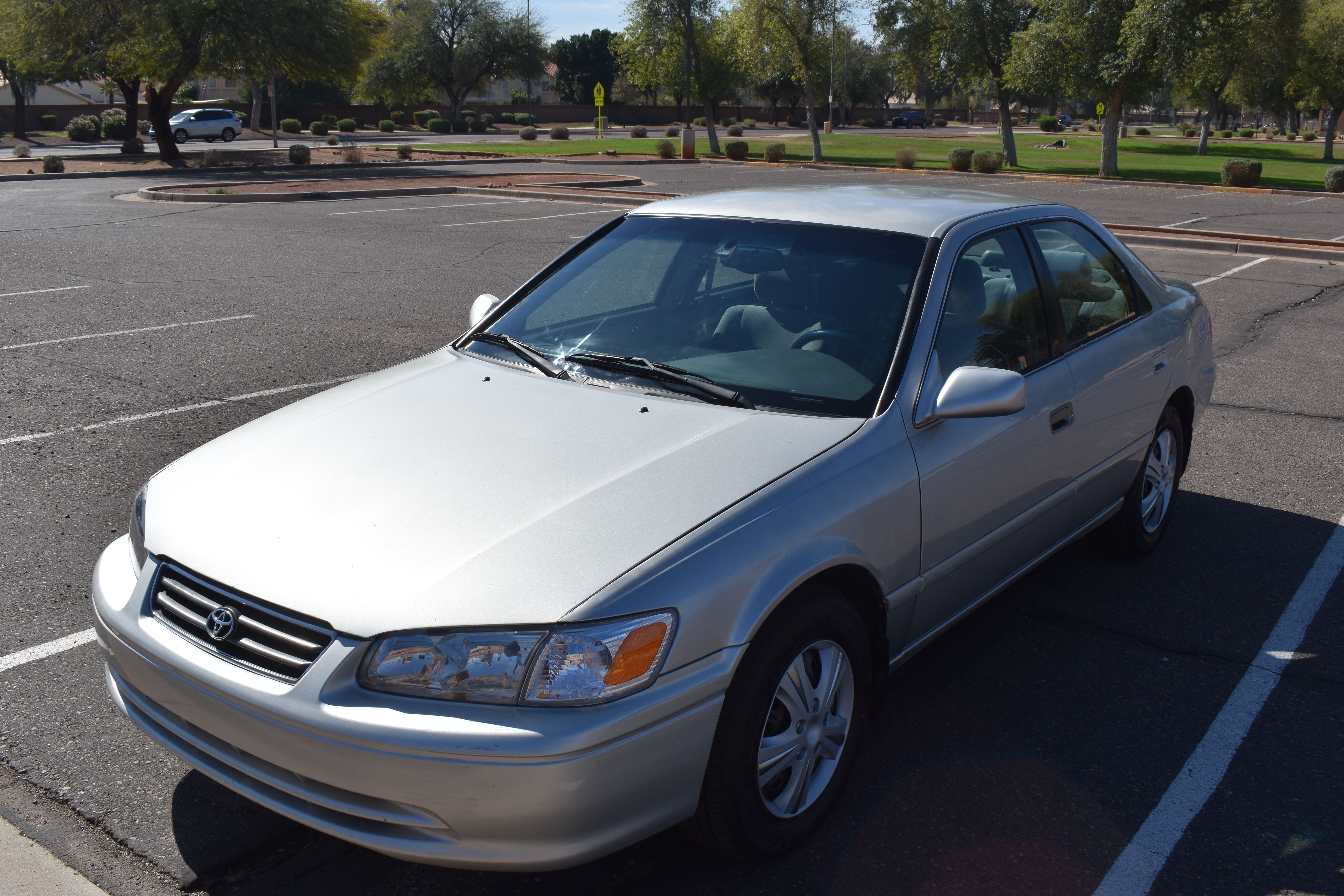 Used 2001 Toyota Camry XLE FWD image 1