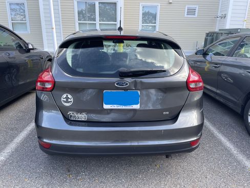 Used 2015 Ford Focus SE image 2