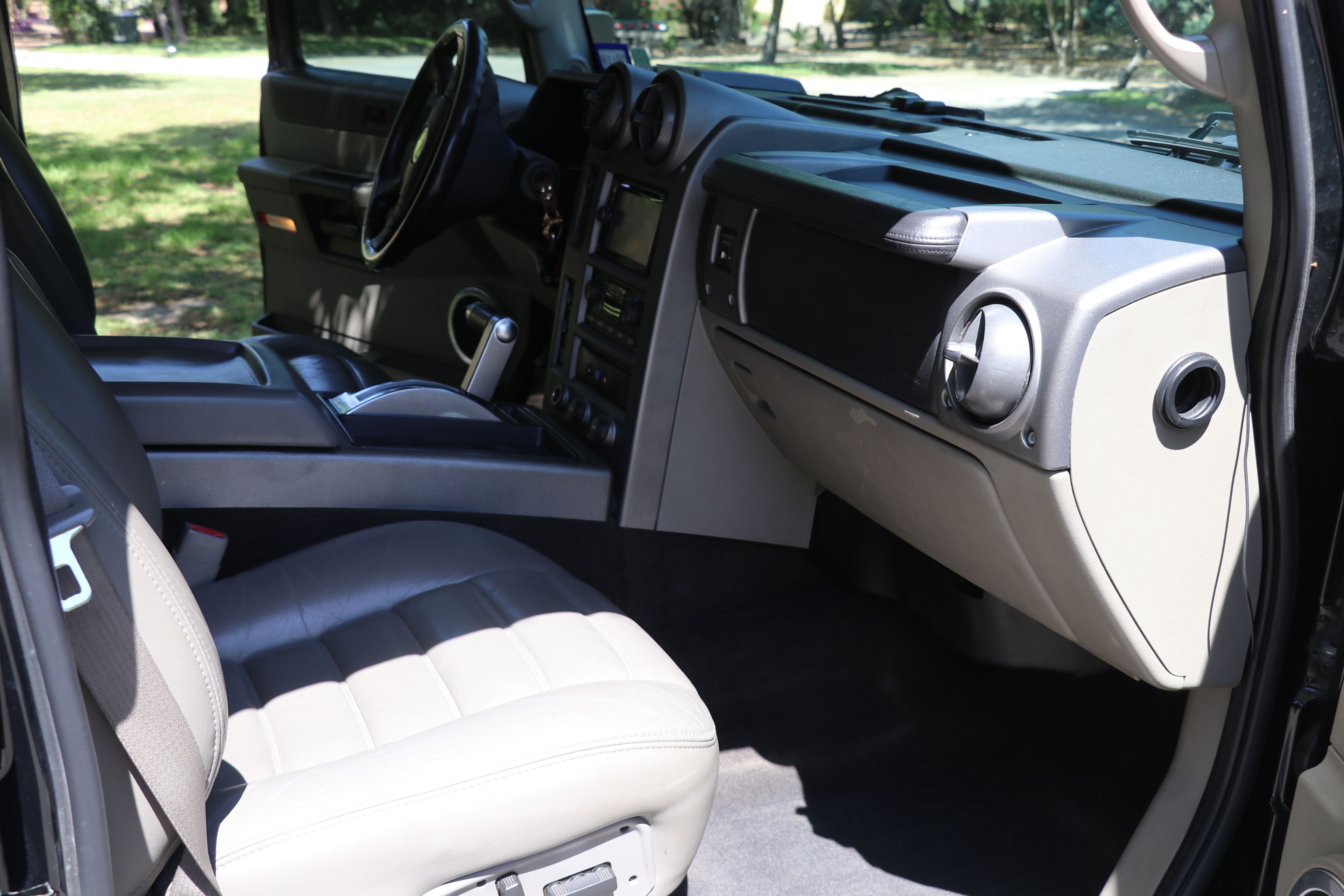 Used 2004 HUMMER H2 w/ Preferred Equipment Group AWD/4WD image 6