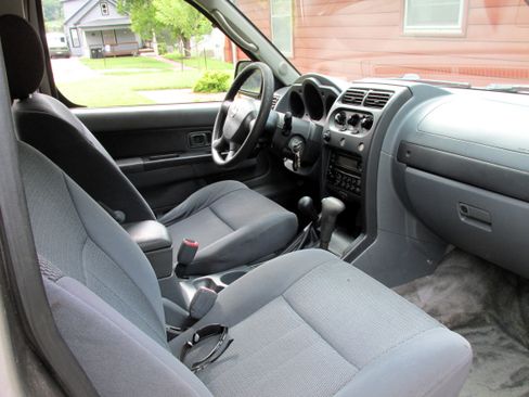Used 2004 Nissan Frontier S/C AWD/4WD image 6
