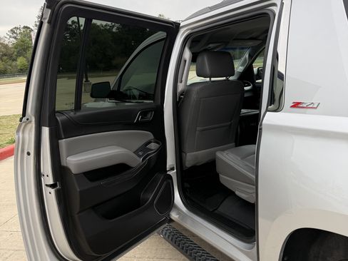 Used 2019 Chevrolet Suburban LT w/ Luxury Package image 12