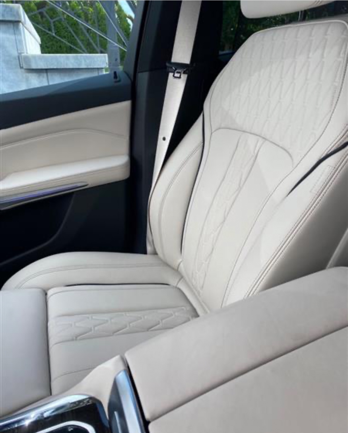 Used 2019 BMW X5 xDrive40i w/ M Sport Package AWD/4WD image 2
